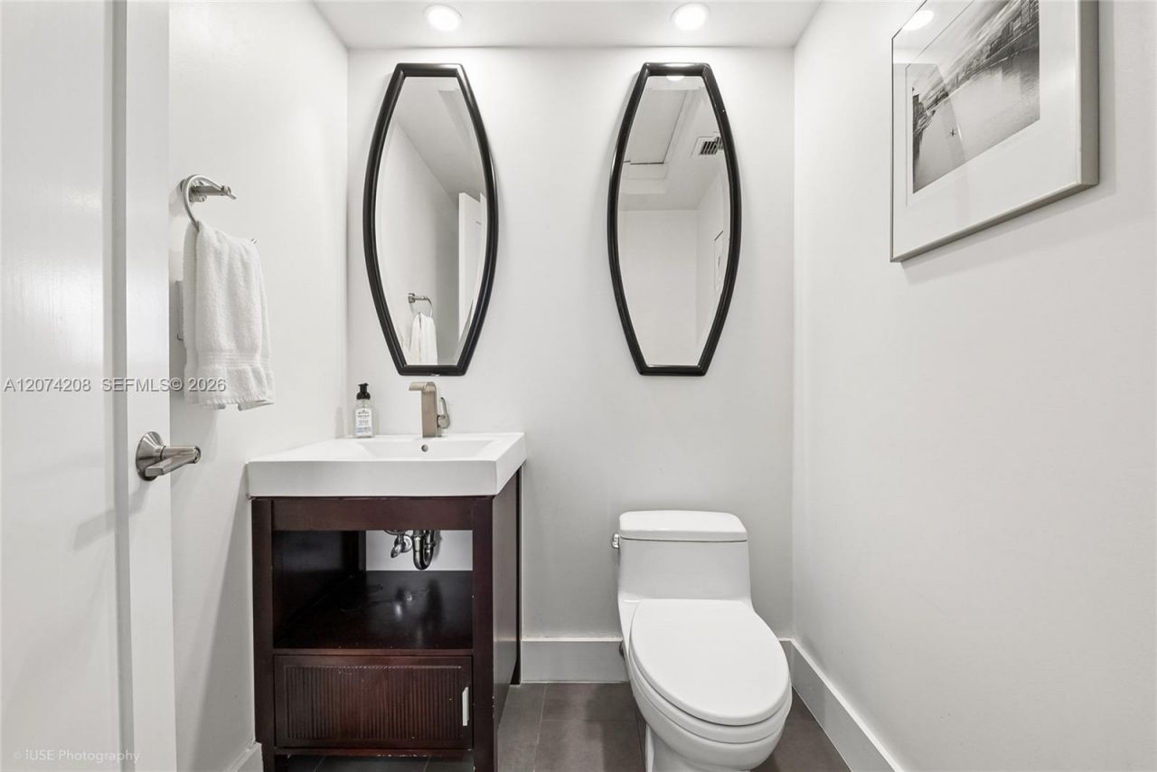 90 Edgewater Dr, Unit PH11, Coral Gables, FL 33133 Photo
