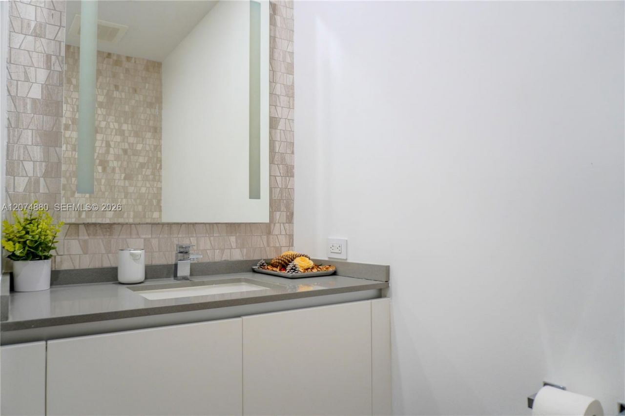 88 SW 7 , Unit 2112, Miami, FL 33130 Photo