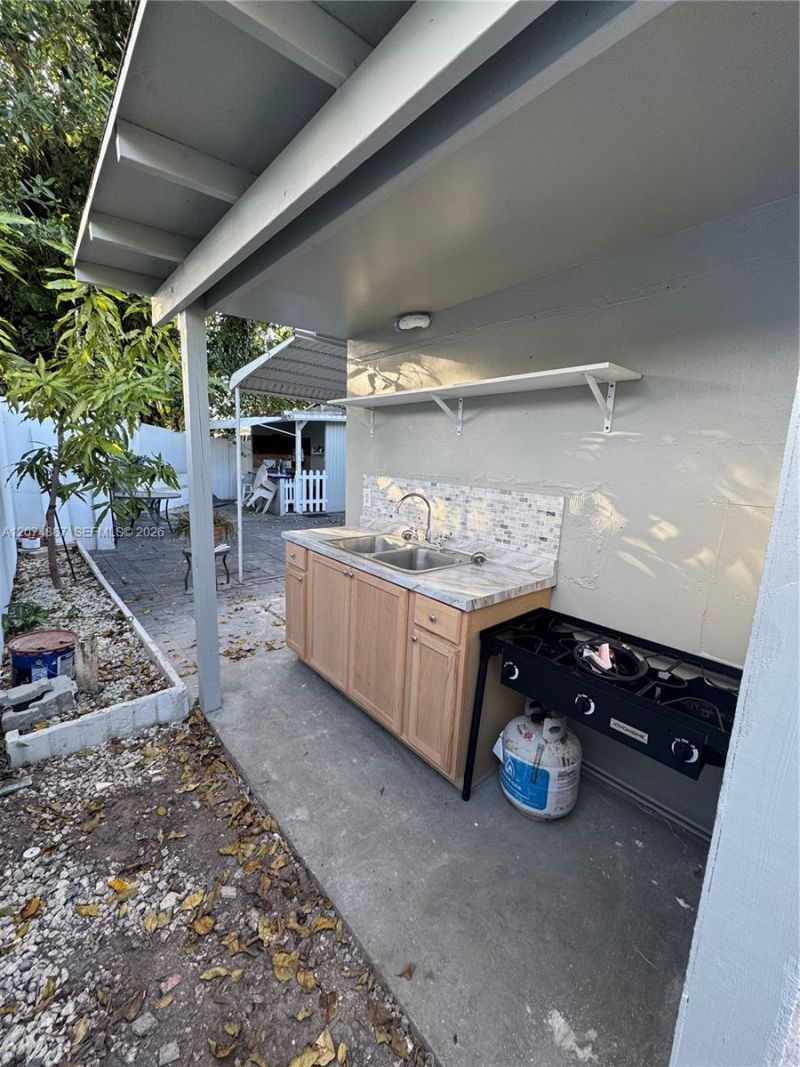 1864 NW 27th St , Unit B, Miami, FL 33142 Photo