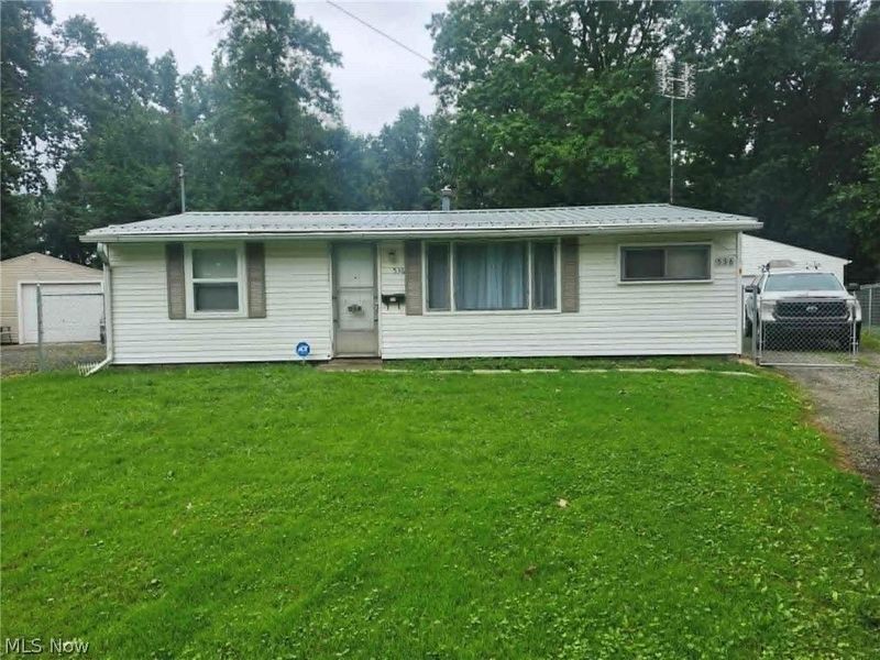 536 Oak Circle SW, Warren, OH 44485 Photo 1