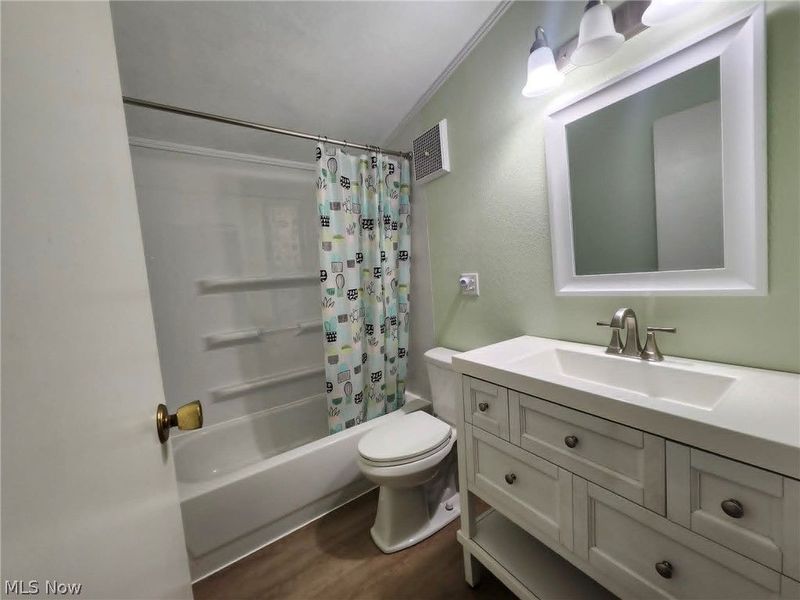 536 Oak Circle SW, Warren, OH 44485 Photo 10