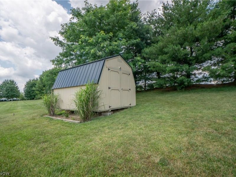7185 Gauntlet Street SW, Massillon, OH 44646 Photo 46