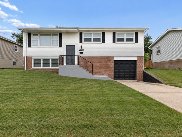 8836 Oakwood Drive , Hickory Hills, IL 60457