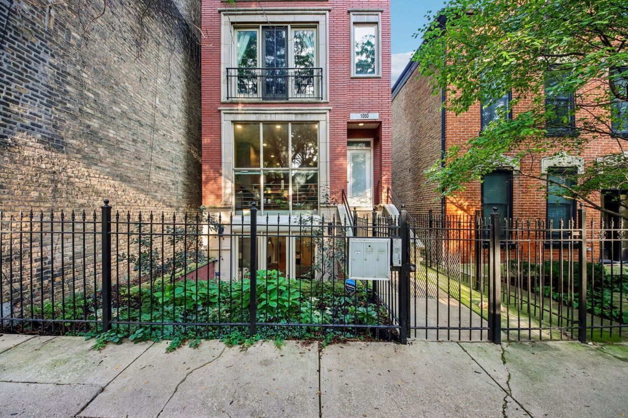 1050 N Marshfield Avenue, Unit 1, Chicago, IL 60622 Main Photo