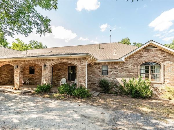 264 Oak Street , Nocona, TX 76255