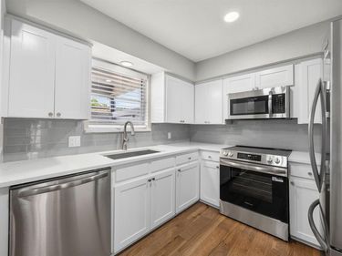 6035 Sandhurst Lane, Unit B, Dallas, TX 75206