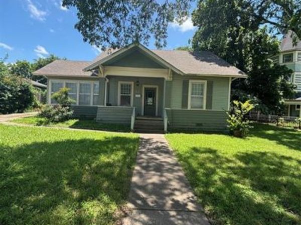 311 W Sam Rayburn Drive , Bonham, TX 75418