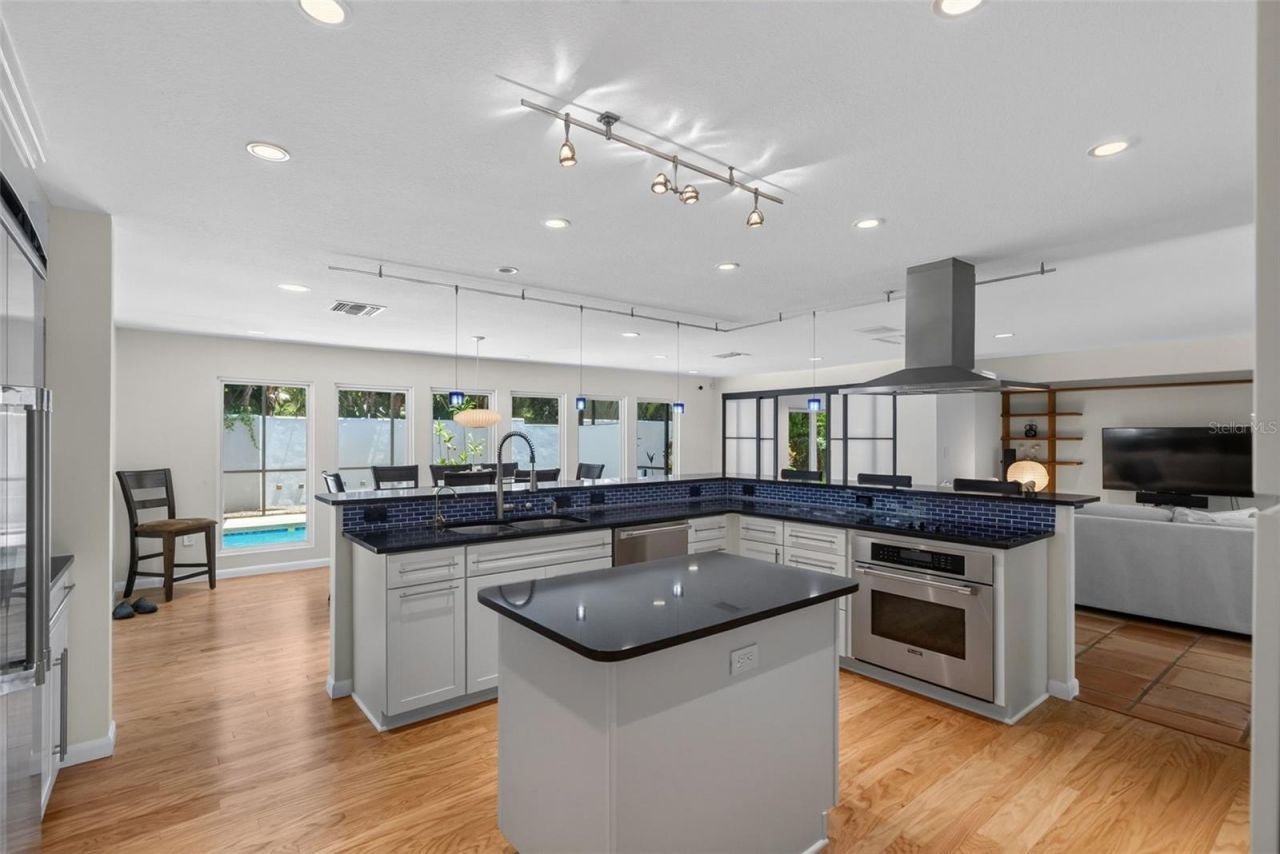 2631 Puritan Terrace, Sarasota, FL 34239 Photo