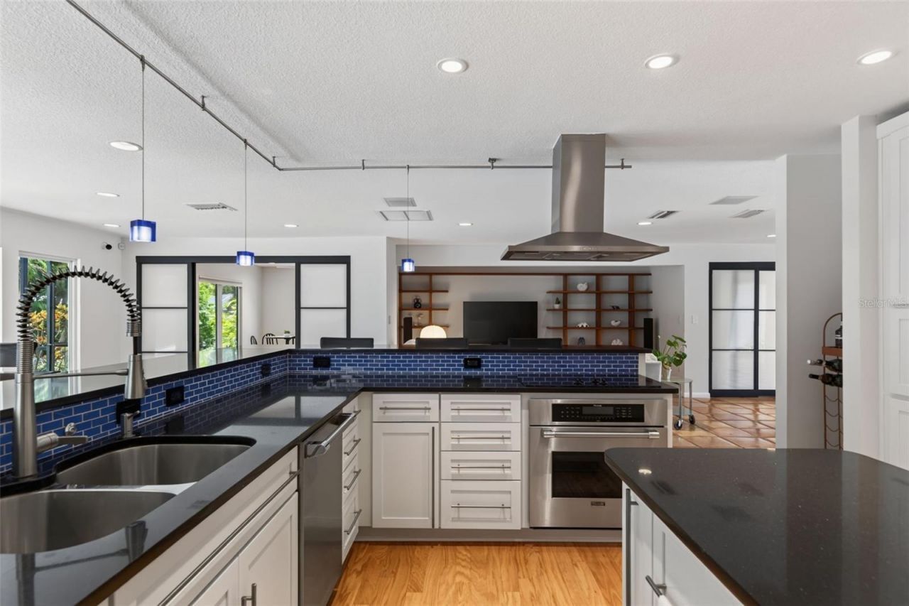 2631 Puritan Terrace, Sarasota, FL 34239 Photo