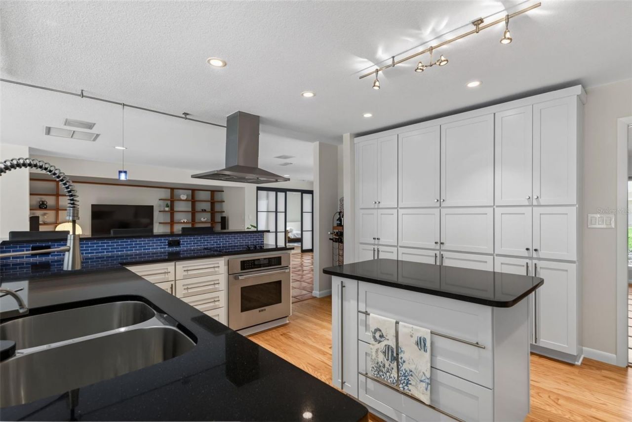 2631 Puritan Terrace, Sarasota, FL 34239 Photo