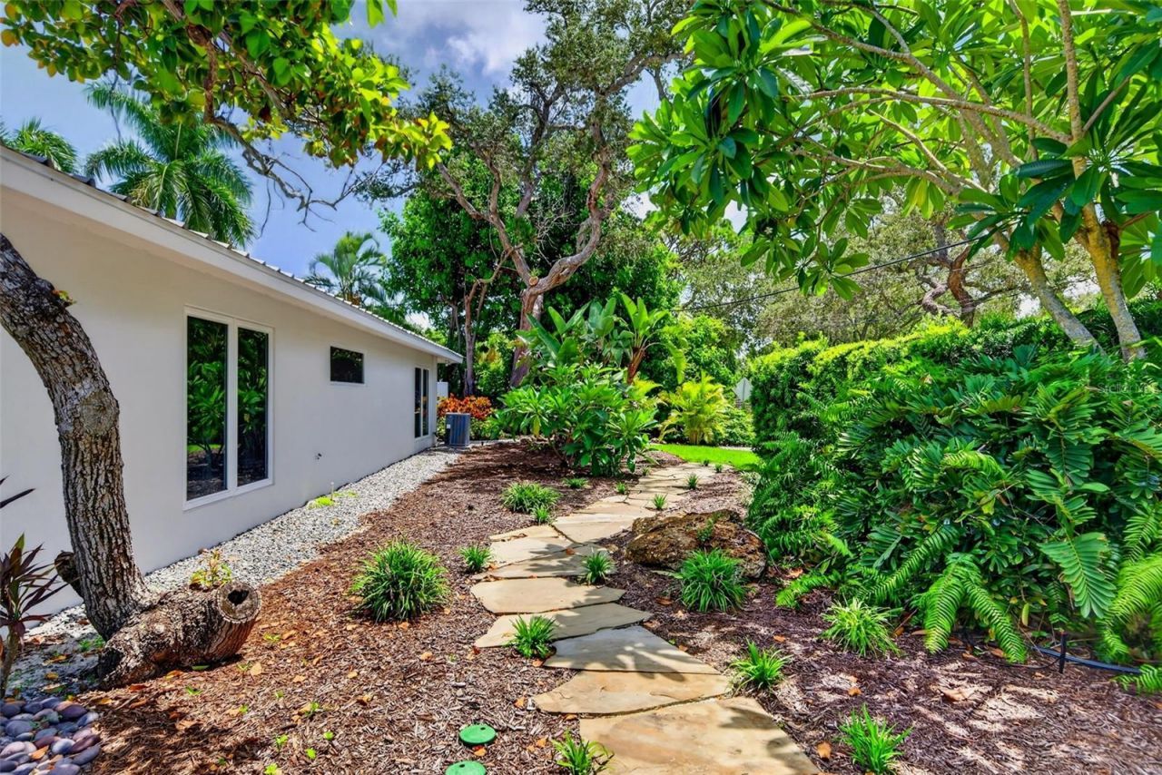 2631 Puritan Terrace, Sarasota, FL 34239 Photo