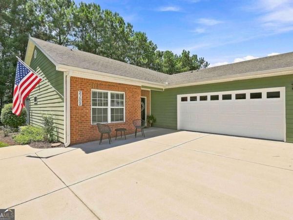 2102 Commonwealth Circle, Newnan, GA 30263