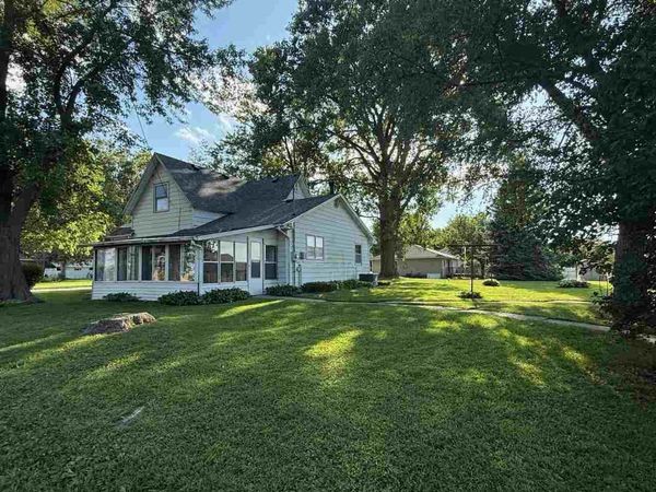 708 E Pleasant Valley Street, Sigourney, IA 52591