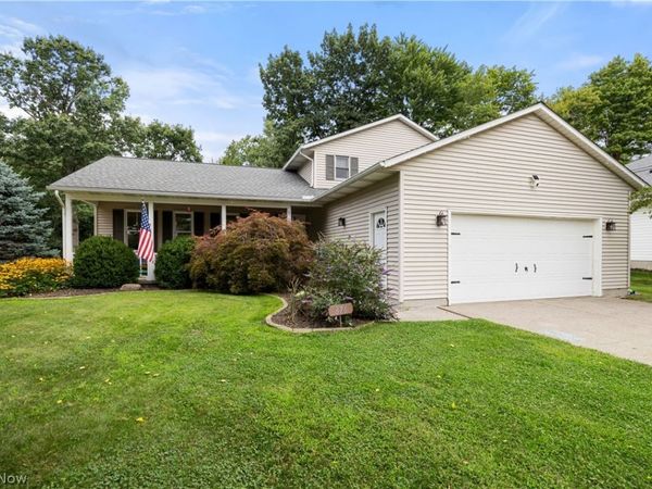 876 Moss Canyon Drive , Amherst, OH 44001