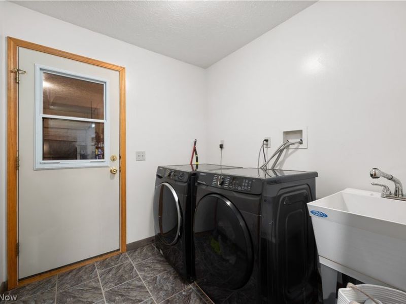 876 Moss Canyon Drive, Amherst, OH 44001 Photo 11