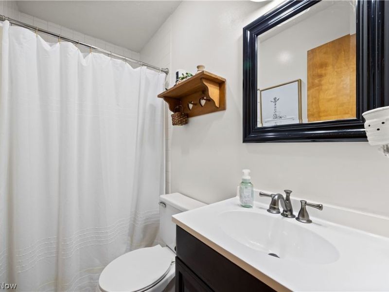 876 Moss Canyon Drive, Amherst, OH 44001 Photo 12