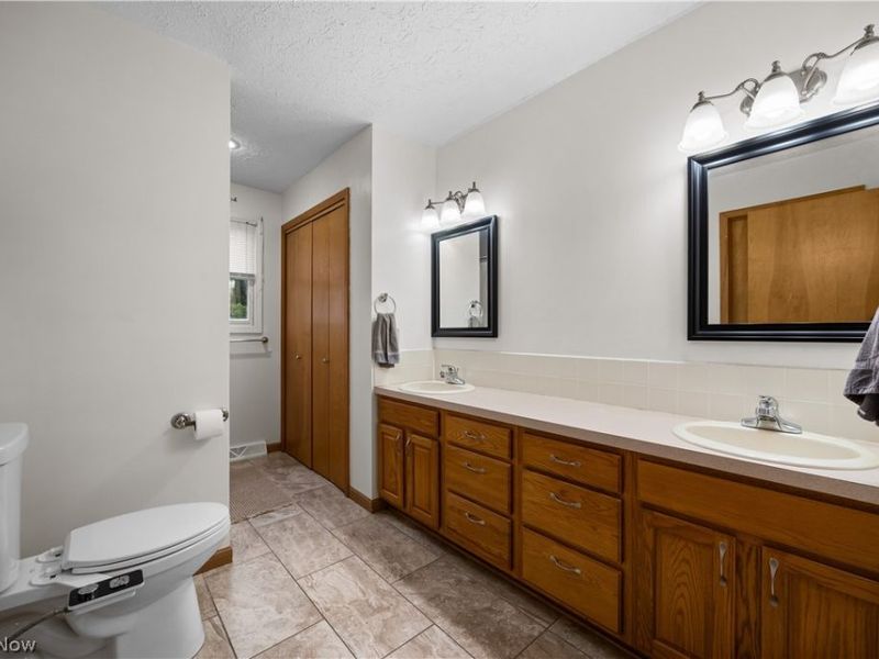 876 Moss Canyon Drive, Amherst, OH 44001 Photo 14