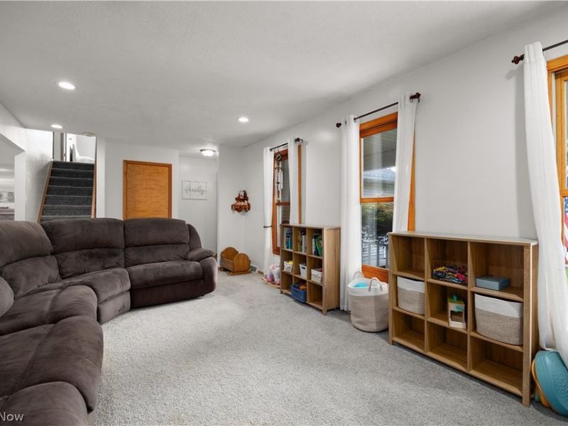 876 Moss Canyon Drive, Amherst, OH 44001 Photo 3