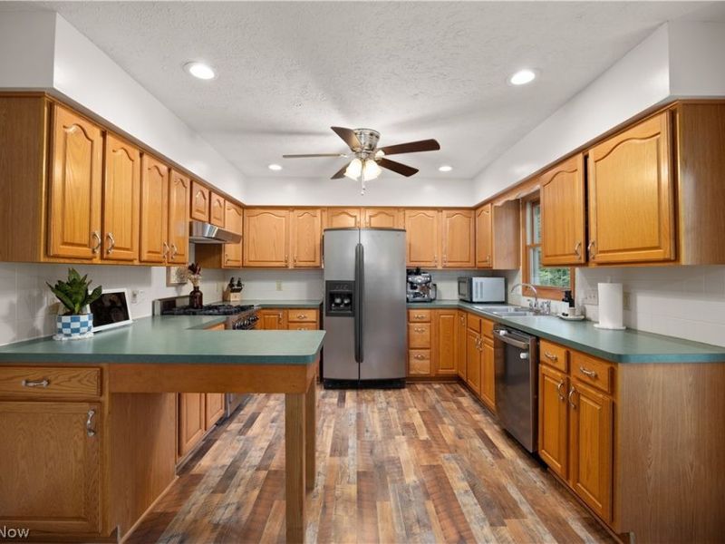 876 Moss Canyon Drive, Amherst, OH 44001 Photo 4