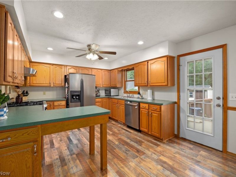 876 Moss Canyon Drive, Amherst, OH 44001 Photo 5