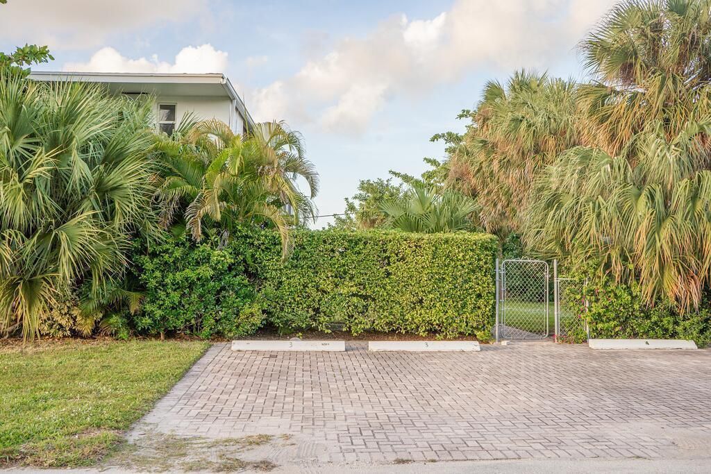 231 Bamboo Road, Unit 4, Palm Beach Shores, FL 33404 Photo