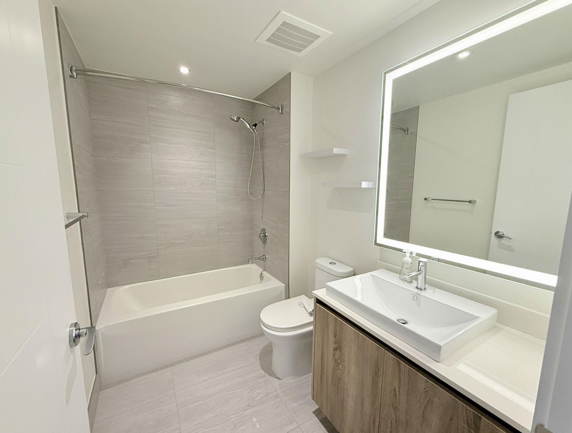 2960 NE 207th Street, Unit 710, Aventura, FL 33180 Photo