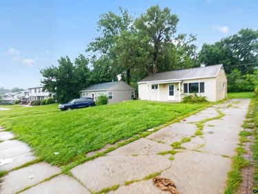 3107 S 40Th Street, Omaha, NE 68105