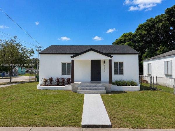 1300 NW 42nd St , Miami, FL 33142