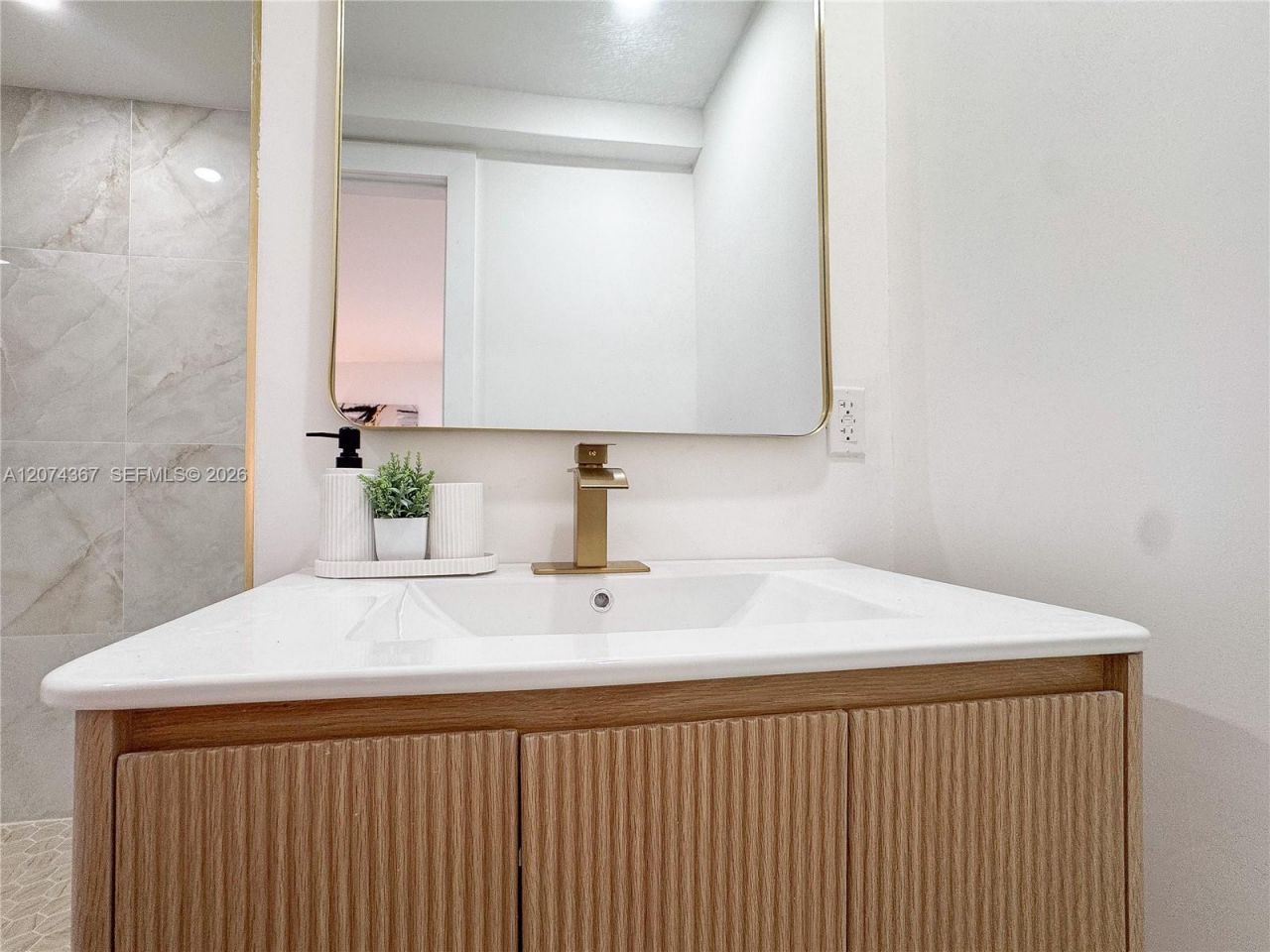 1300 NW 42nd St , Miami, FL 33142 Photo