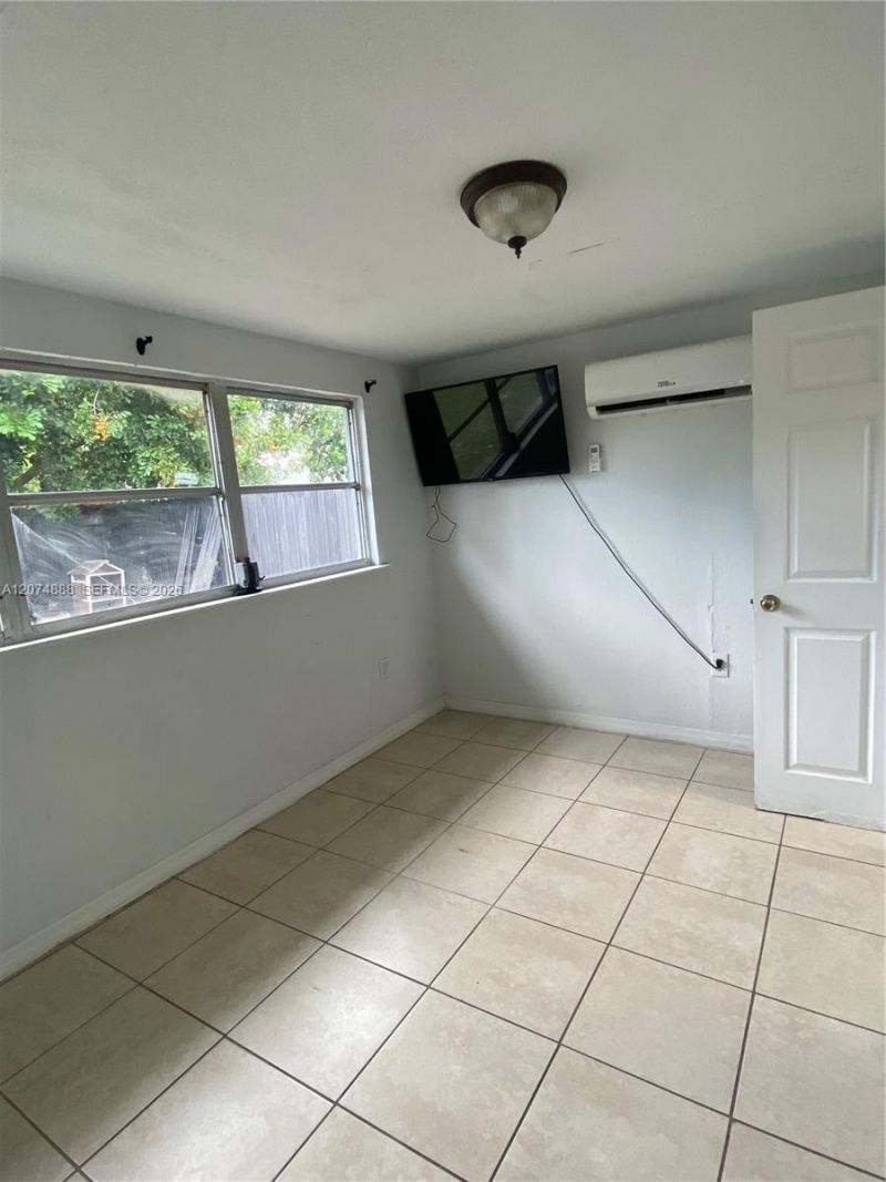 1111 N Vineyard St , Unit -, Lehigh Acres, FL 33936 Photo