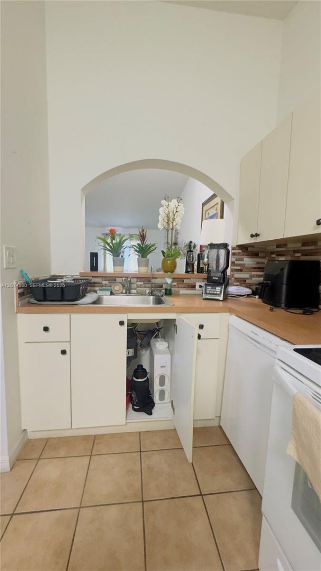 990 NE 33rd Ter, Unit 202, Homestead, FL 33033 Photo