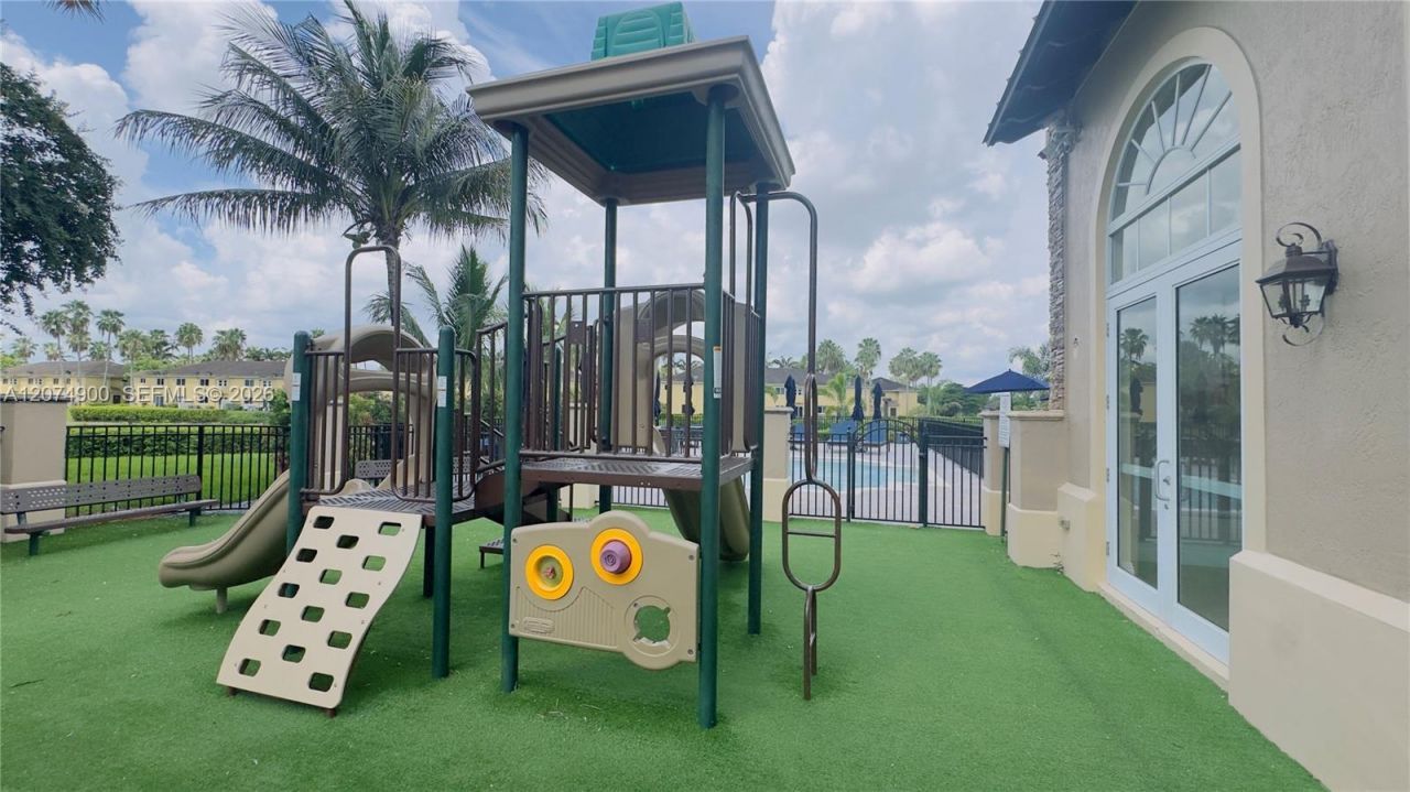 990 NE 33rd Ter, Unit 202, Homestead, FL 33033 Photo