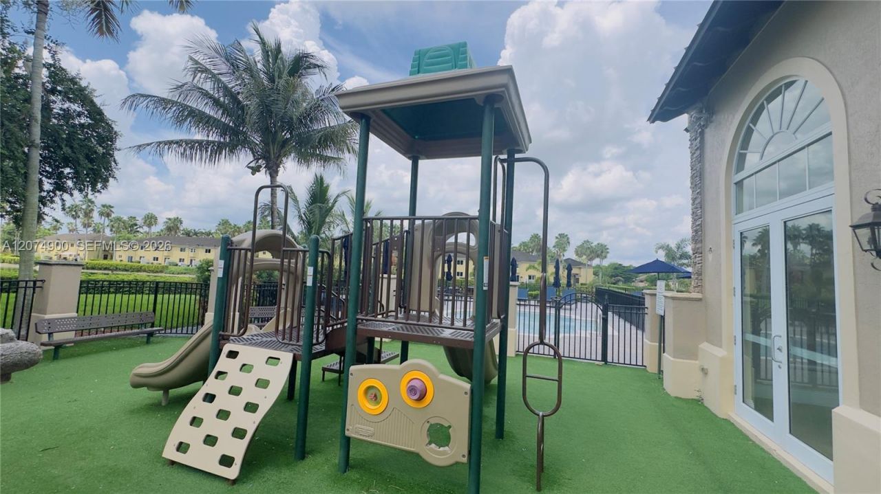 990 NE 33rd Ter, Unit 202, Homestead, FL 33033 Photo