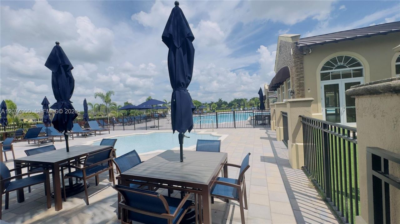 990 NE 33rd Ter, Unit 202, Homestead, FL 33033 Photo