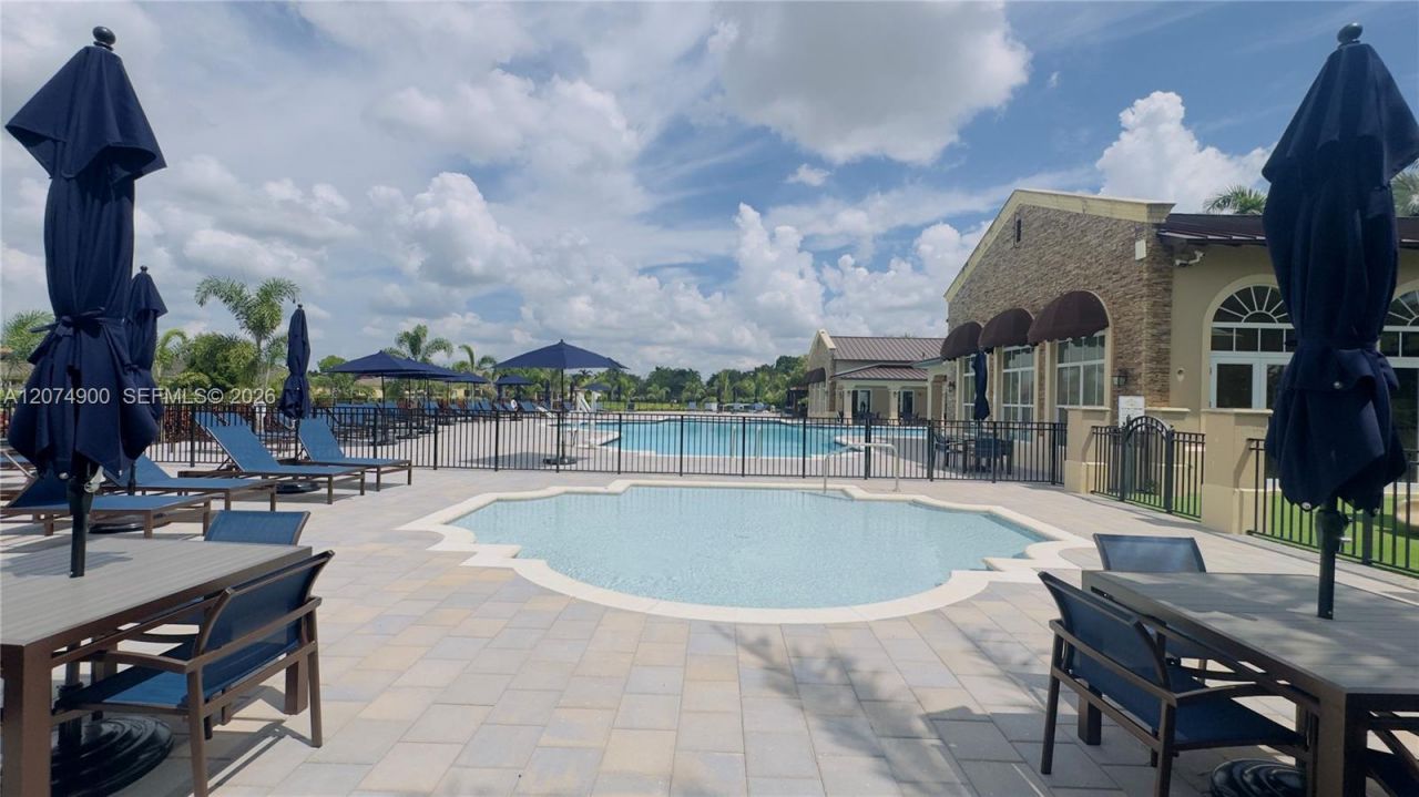 990 NE 33rd Ter, Unit 202, Homestead, FL 33033 Photo
