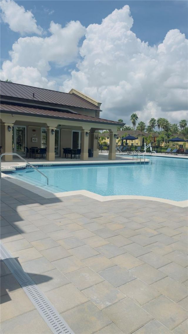 990 NE 33rd Ter, Unit 202, Homestead, FL 33033 Photo
