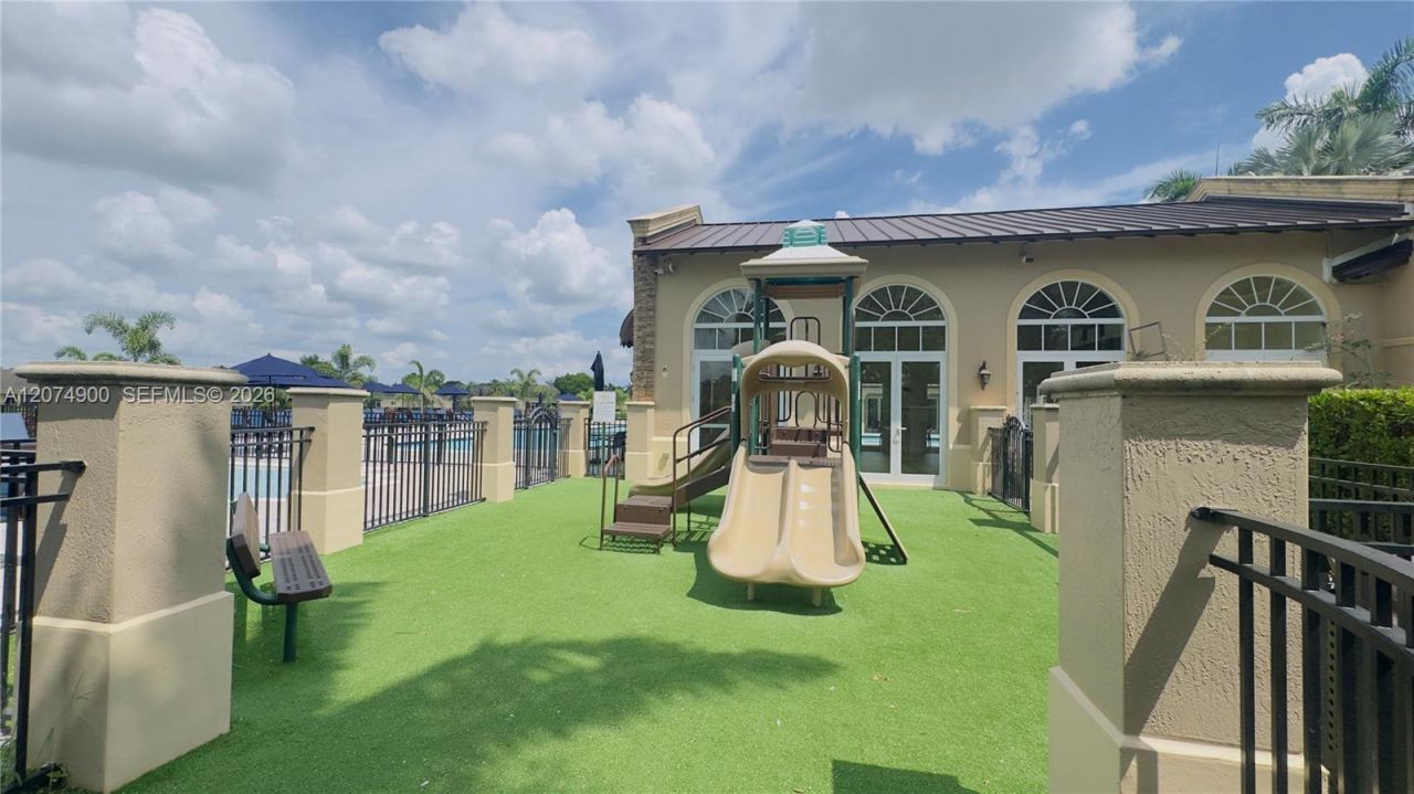 990 NE 33rd Ter, Unit 202, Homestead, FL 33033 Photo