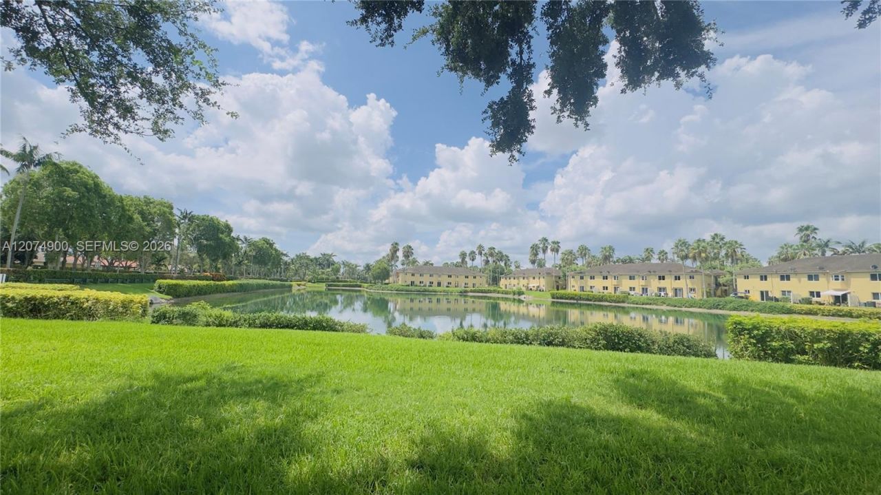 990 NE 33rd Ter, Unit 202, Homestead, FL 33033 Photo