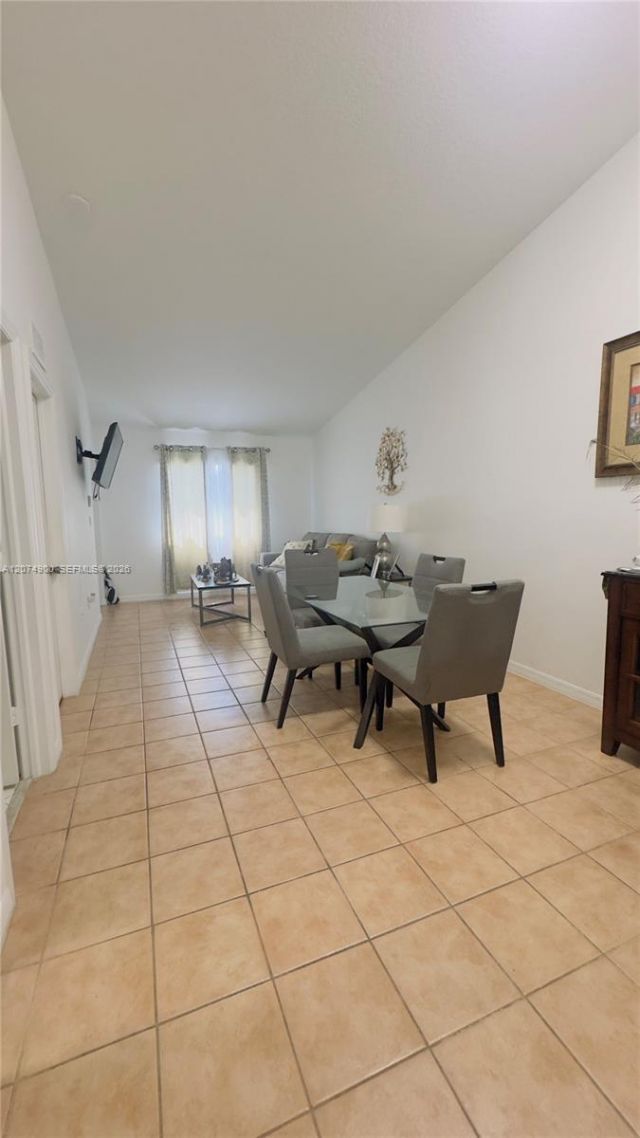 990 NE 33rd Ter, Unit 202, Homestead, FL 33033 Photo