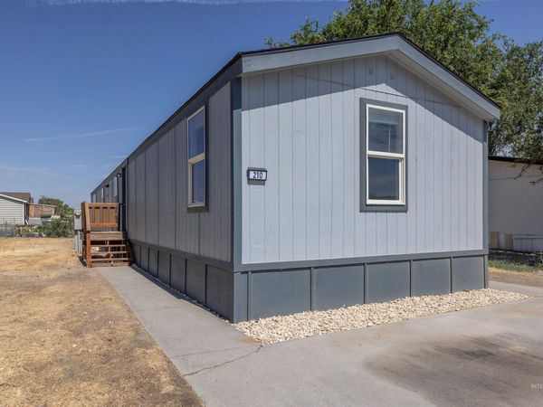 210 Dawn Dr, Mountain Home, ID 83647
