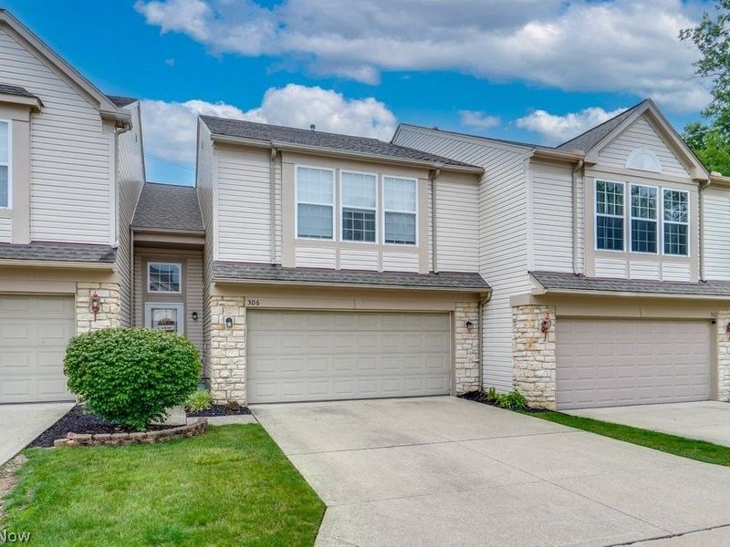306 Bucknell Court, Broadview Heights, OH 44147 Photo 2