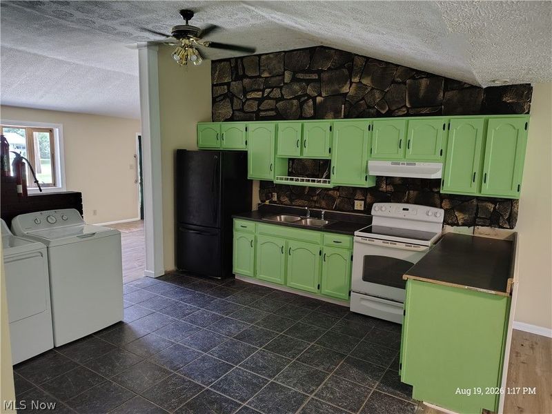 2822 Redgate Lane, Austintown, OH 44515 Photo 3