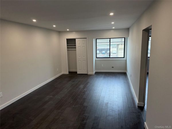 99-105 W Hoffman Avenue , Unit Apt B, Lindenhurst, NY 11757