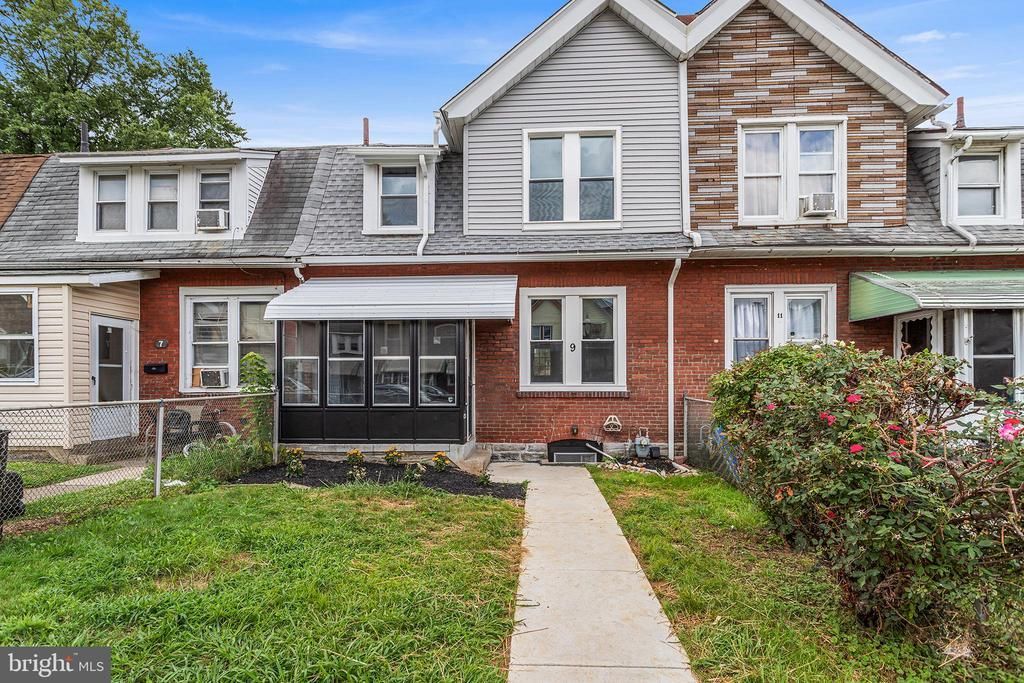 9 MAPLE STREET , MARCUS HOOK, PA 19061