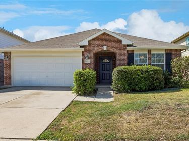 4524 Willow Rock Lane, Fort Worth, TX 76244