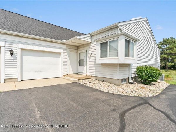 1107 Sunview Drive, St. Johns, MI 48879