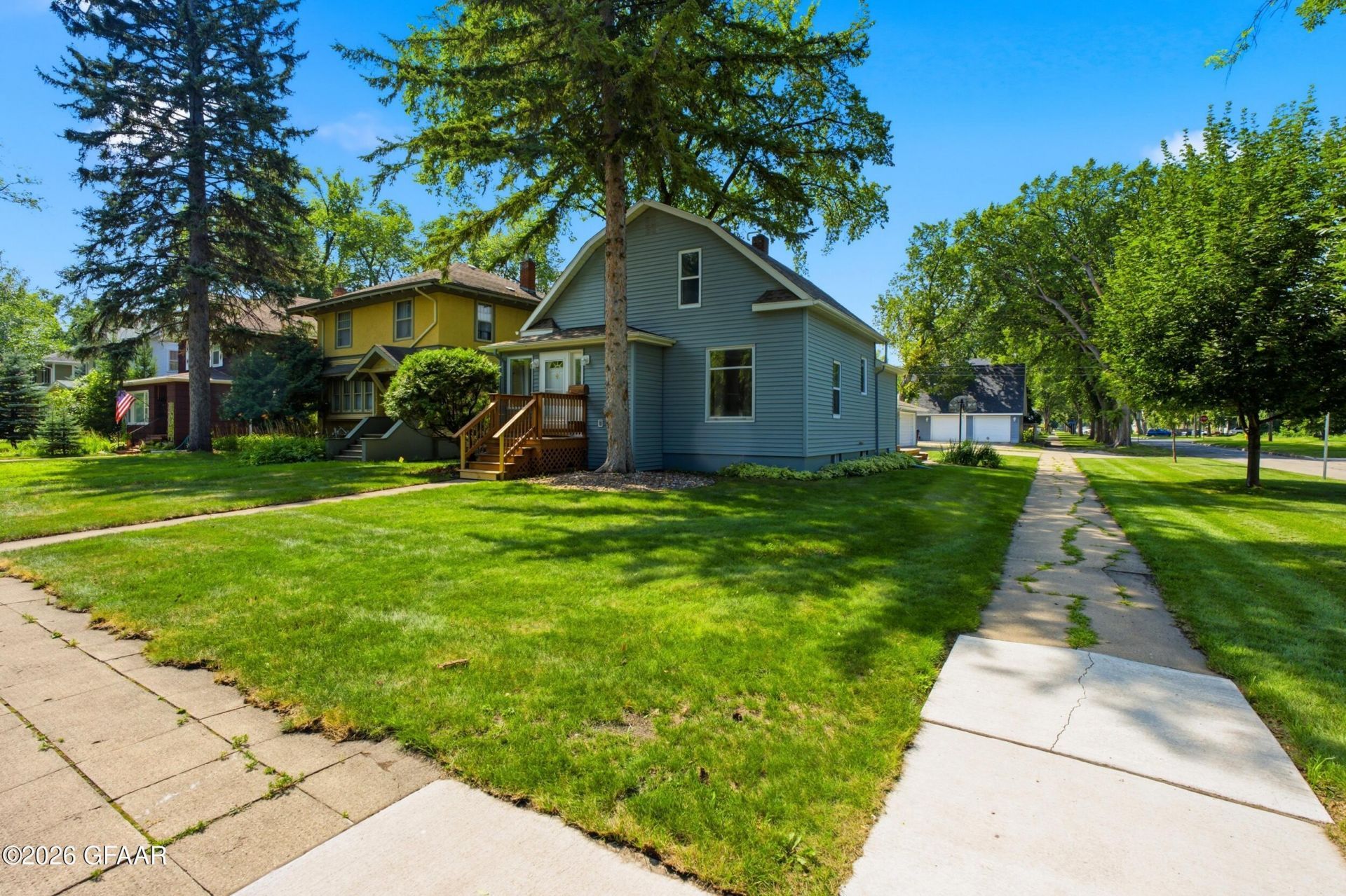 902 REEVES Drive  primary photo