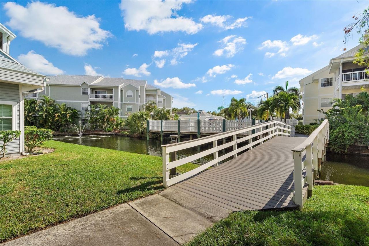6817 Stones Throw Circle N, Unit 17208, Saint Petersburg, FL 33710 Photo