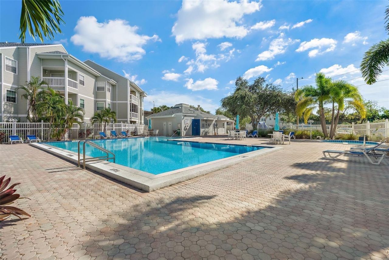 6817 Stones Throw Circle N, Unit 17208, Saint Petersburg, FL 33710 Photo