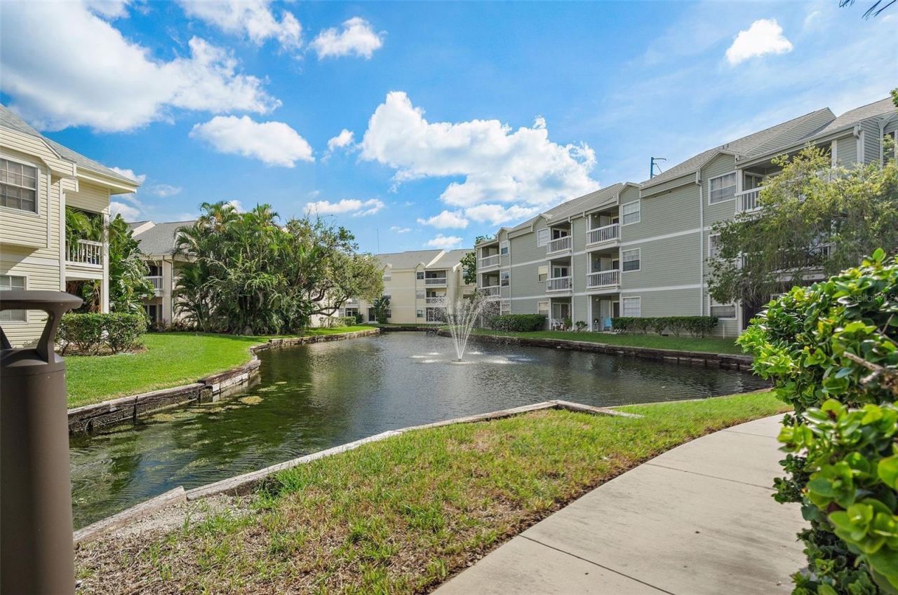 6817 Stones Throw Circle N, Unit 17208, Saint Petersburg, FL 33710 Photo